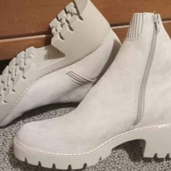 Women's Boots SIZE 11