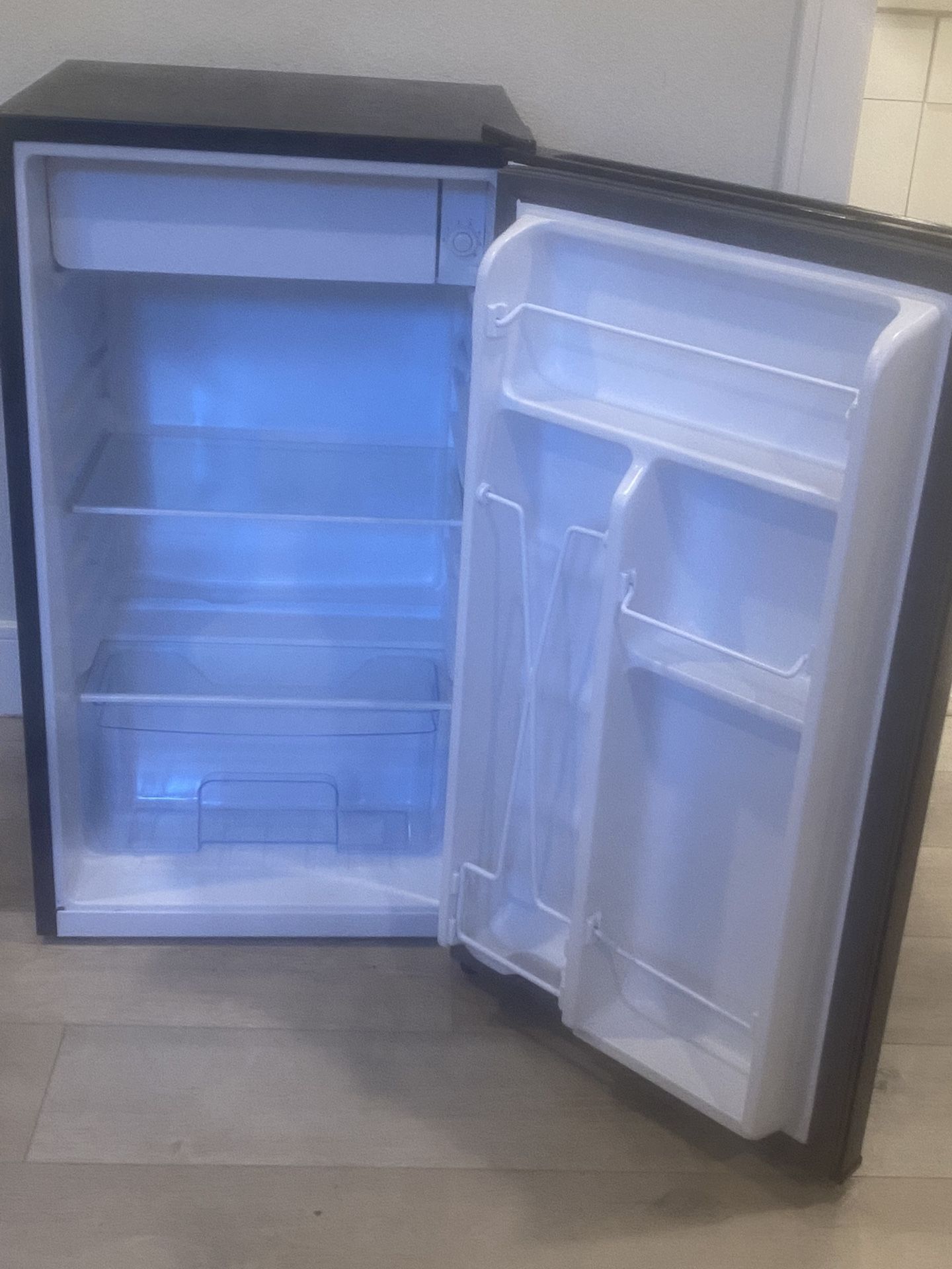 Teccpo Brand Mini Fridge for Sale in Los Angeles, CA OfferUp