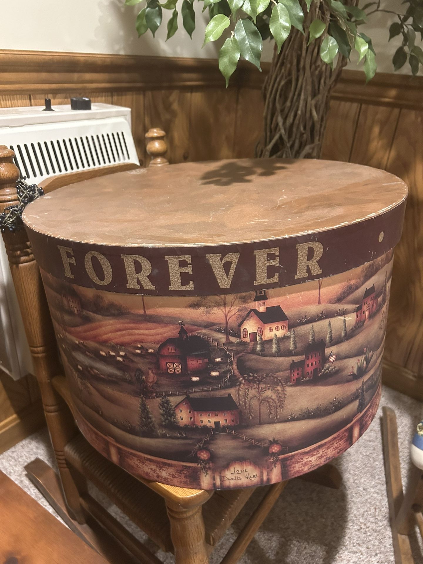 Huge  20” diameter Round Box w/lid