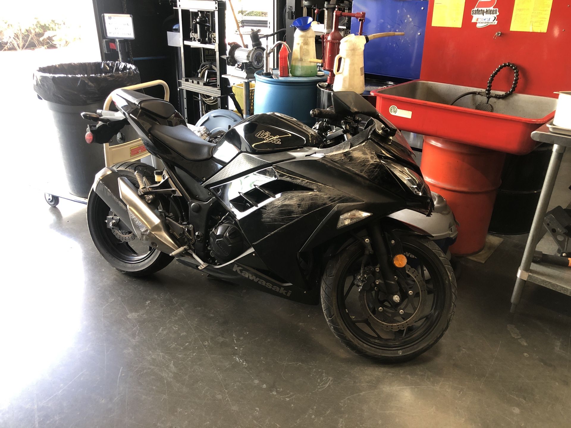 2013 Kawasaki Ninja EX300 (damaged) CLEAN TITLE