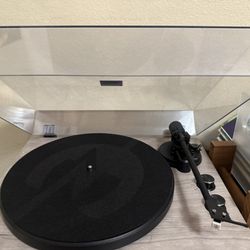 Crosley C62 w speakers