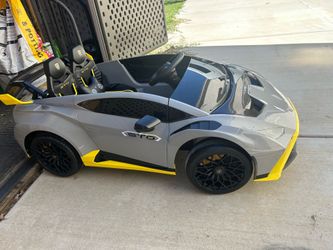 Kids Lamborghini with remote ages 3and up