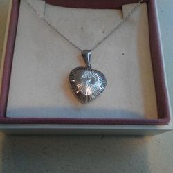 925 Sterling Silver Heart Pendant Opens Up With 20 Inch Sterling Silver Chain Also 