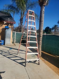10 FT   Fiberglass Ladder 🪜 Used Good Condition  ?? Escalera De 10 Pies Usada  Enbuenas Condiciones 