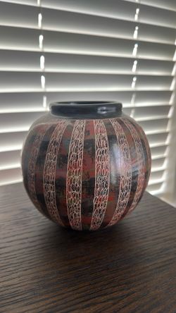 Graffiti Etched pottery of San Juan de Oriente