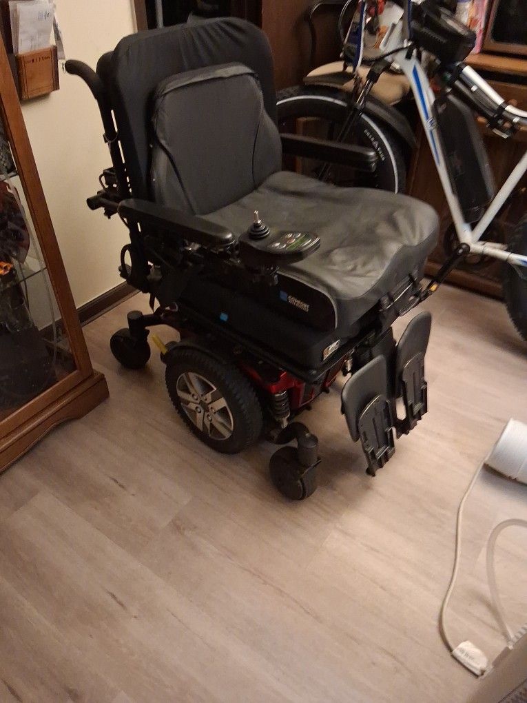 Jazzy 4 -Mobile Wheel Chair