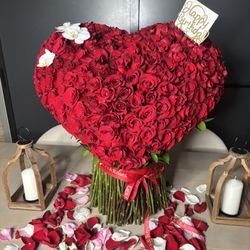 Lex and Roses Heart Bouquet - Red 