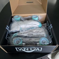 VNLA Junior Lagoon Skates. Brand new! With 2 brand new skate bags! Size 11