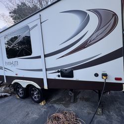 2015 Everlite  By Evergreen Camper