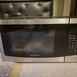 Frigidaire Microwave 