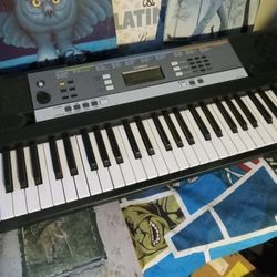 Yamaha Keyboard YPT-240  Electric 61keys!Excellent Condition!