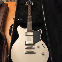 Yamaha Revstar Element RSE20 Electric Guitar Like NEW (TRADE??) Vintage White Taking its design cues from the stripped-down café racers of the 1960s, 