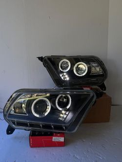 Ford Mustang 2010-2012 Headlights