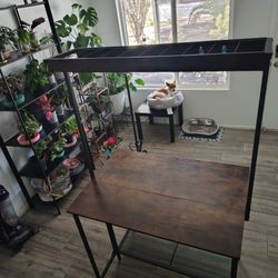 Extra Space, Plant Stand