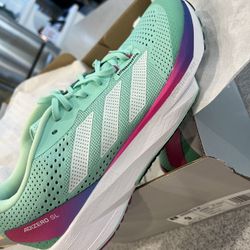 Women’s size 9, new, never worn, Aduzero
