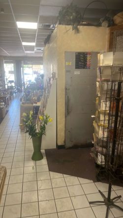 Walk in cooler compressor