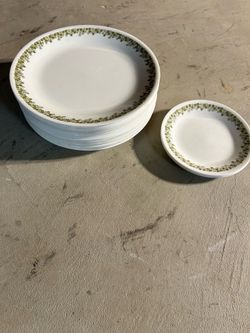 26 VINTAGE CORELLE PLATES