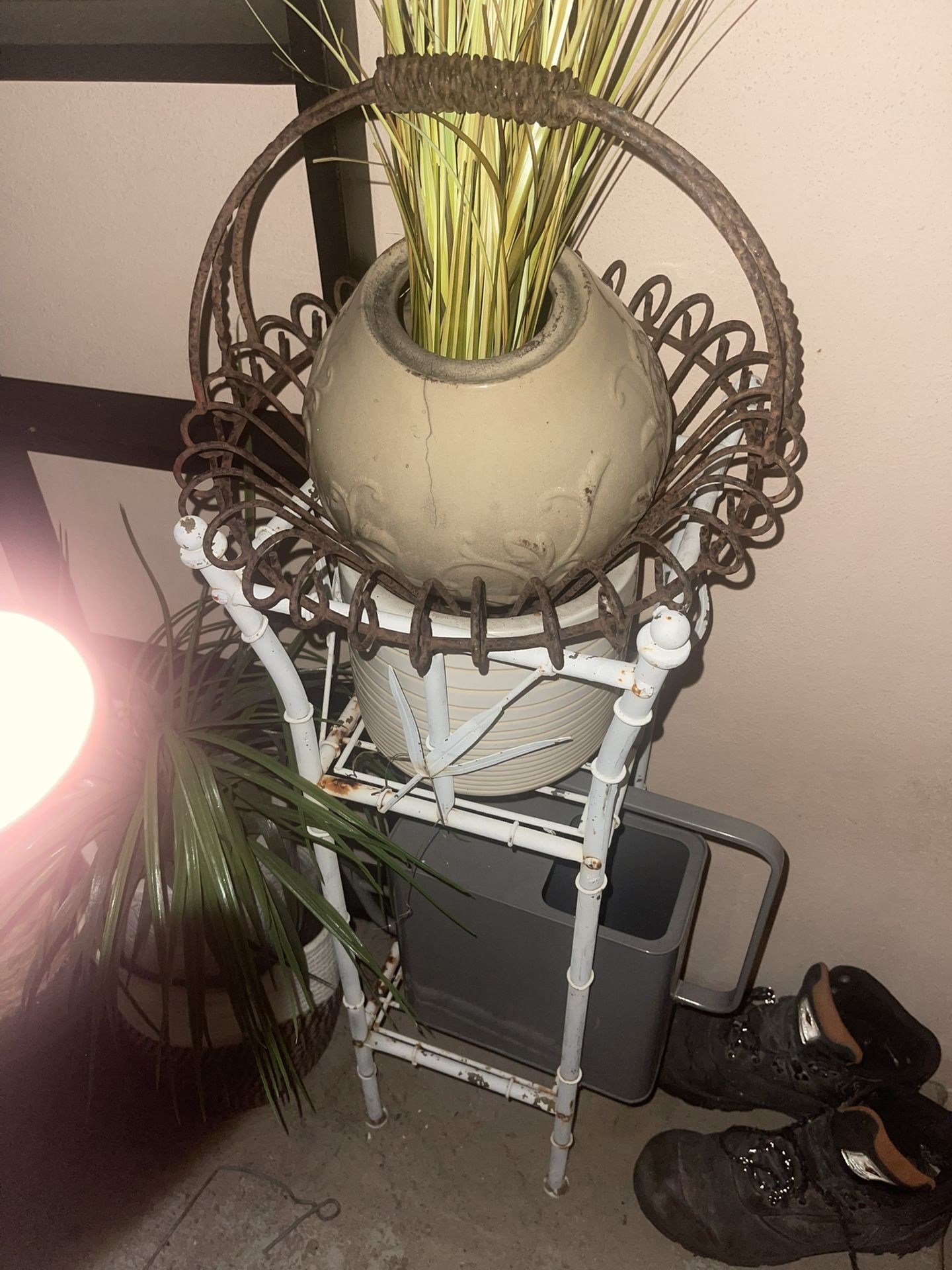 Assorted Outdoor Pots/planters/decor 