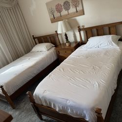 Bedroom furniture, two twin beds, 2 dressers and bedside table