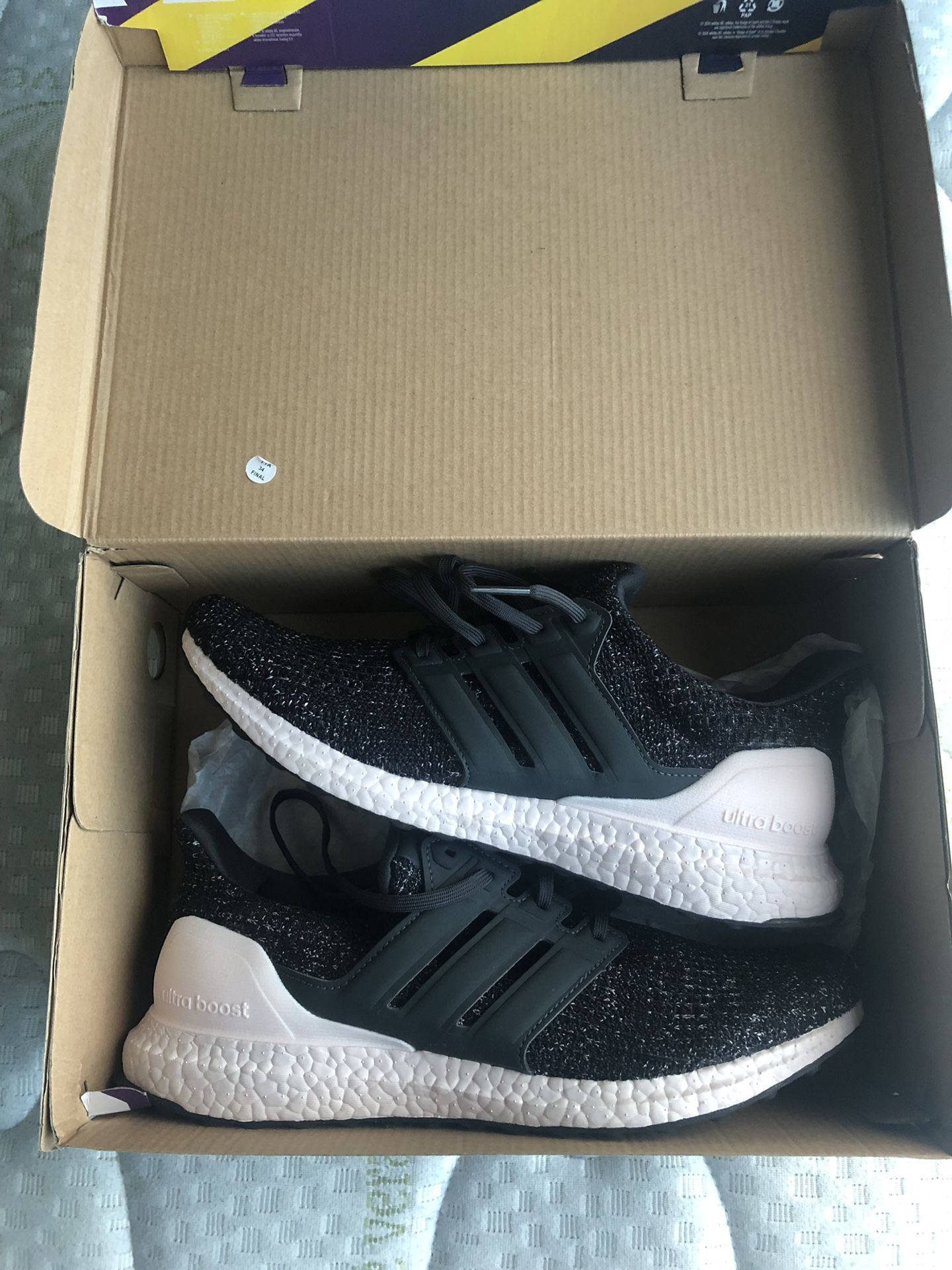 Brand New Adidas Ultraboost Black/Orchid