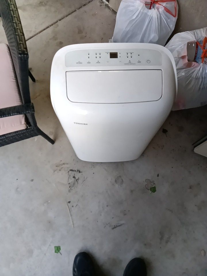Toshiba AC Unit....Read Description