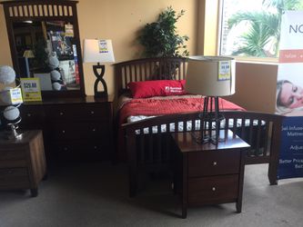 Queen bedroom set with mattress