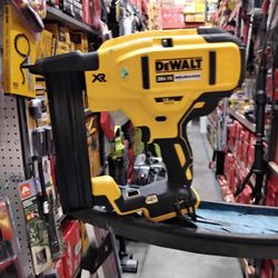 DeWalt 20V XR Brushless 18GA Stapler