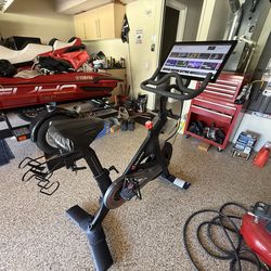 Black 2020 Peloton, barely used, excellent condition