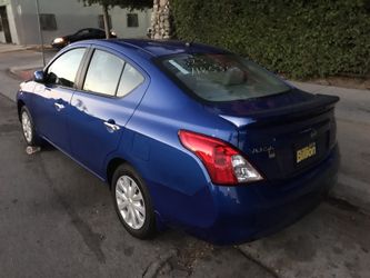 2013' Nissan Versa SV Special blue edition