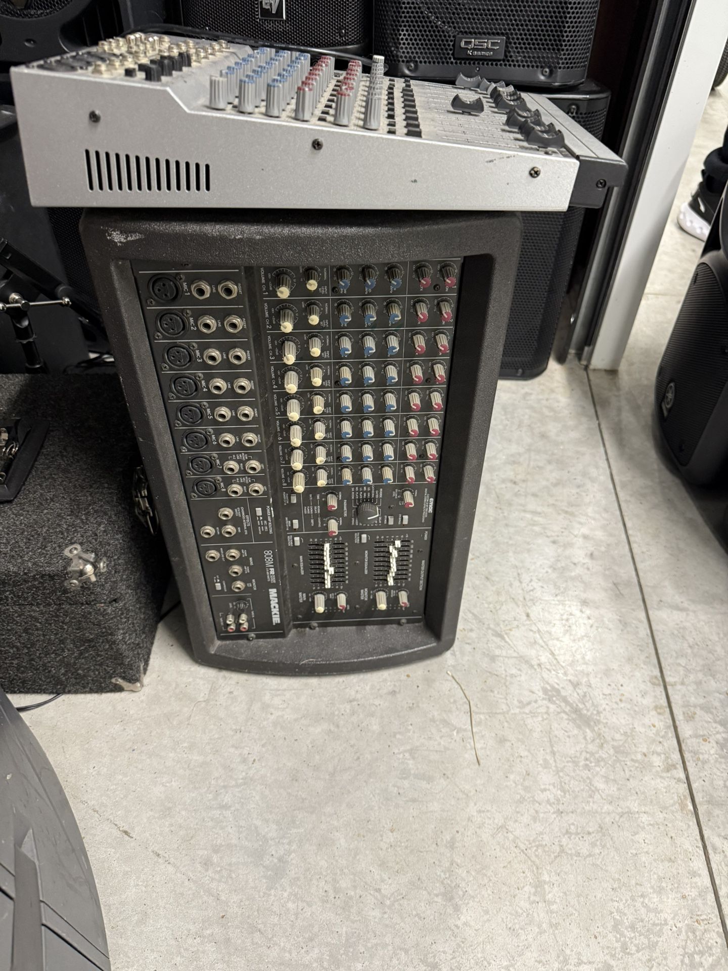 Mackie 808M Mixer/Amp