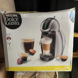 Cafetera eléctrica Dolce Gusto de Nescafé, Genio 2, talla única , Plateado New Open Box 