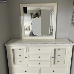 Dresser And Nightstand Set