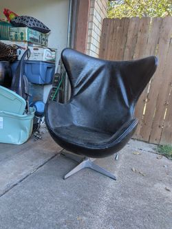 Nice Lounge Chair