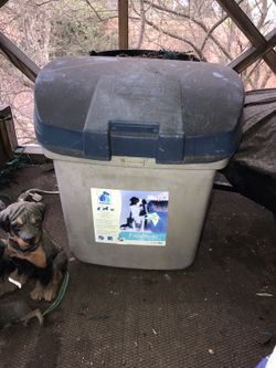 Storage Bin, Holds Dog foods