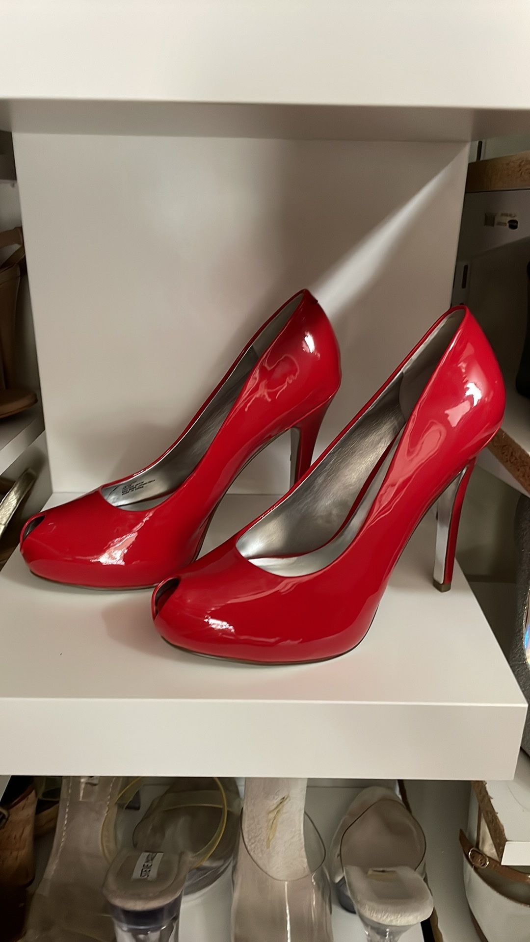 New 6 women’s heels jessica Simpson red shinny closed heel peep toe 5” Silver