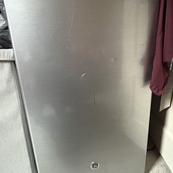 GE FRIDGE FOR SALE - GREAT CONDITION