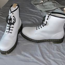 Doc Martens SIZE 11 White 