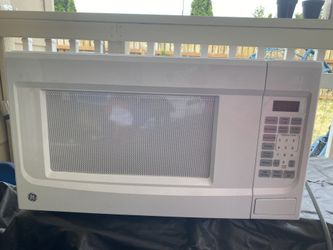 GE White Countertop Microwave