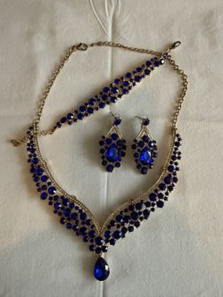 Jewelry Set – Necklace, Bracelet & Earrings