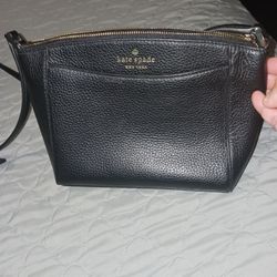 BLACK KATE SPADE CROSSBODY PURSE......😁😊😍