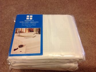 2 white tablecloths 60 X 120