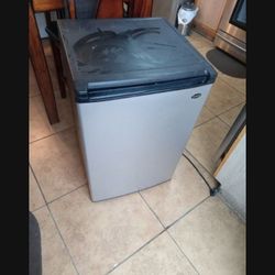 Santo Refrigerator