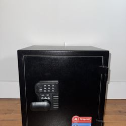 BRAND NEW SAFE HAD IT FOR 3 MONTHS 