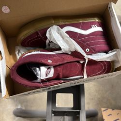 New Men’s Size 11 Hi top Vans