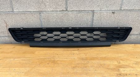 2015-2017 FORD MUSTANG FRONT BUMPER LOWER GRILLE GRILL OEM