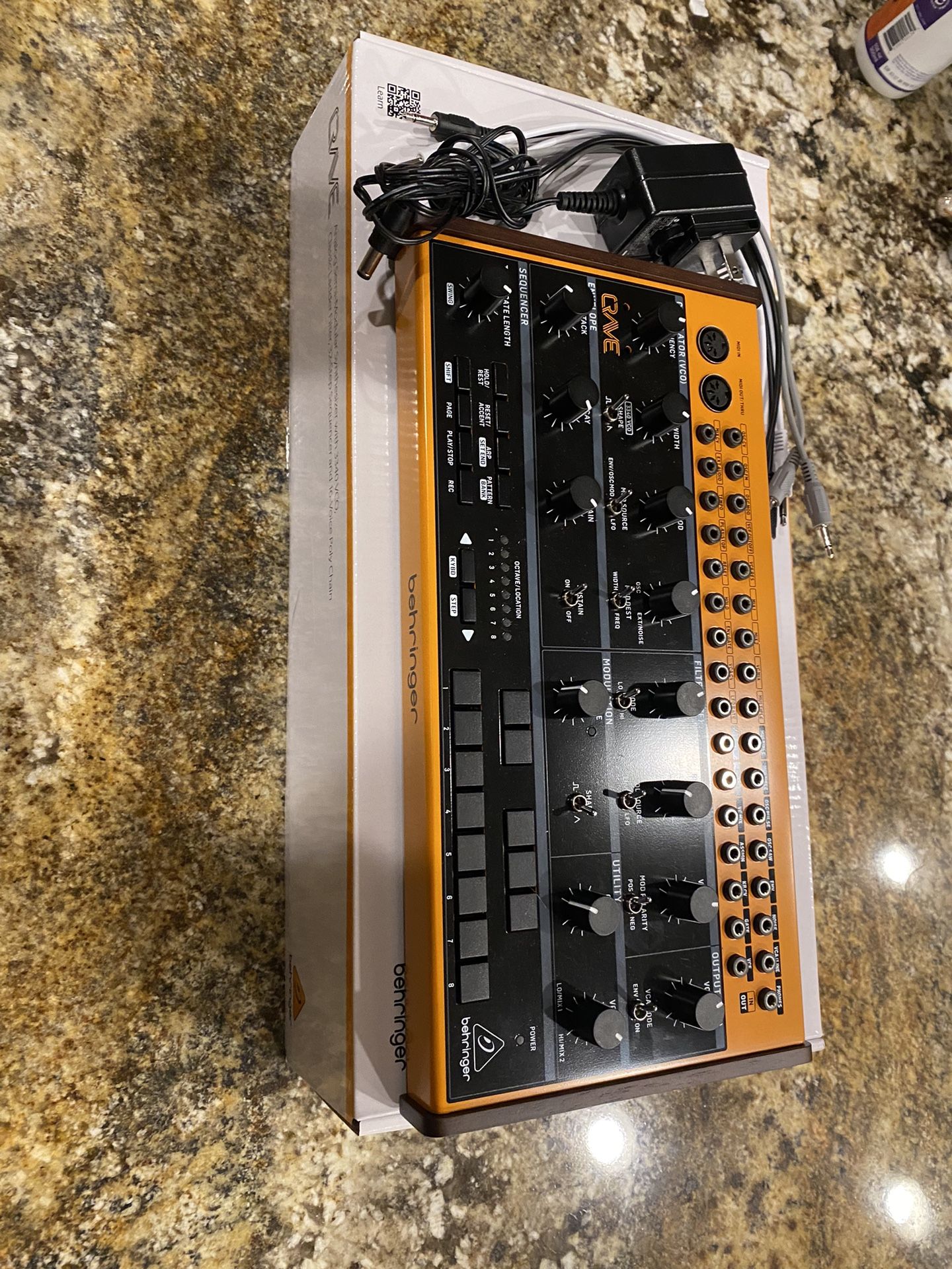 Behringer CRAVE - Moog Mother 32 Clone Analog Synthesizer Semi Modular Synth