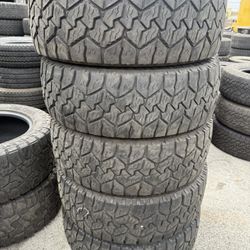 Vendo Set De Llantas 285/70/R18 Instaladas Y BALANCEDAS Las 4 Por $220 Nitto