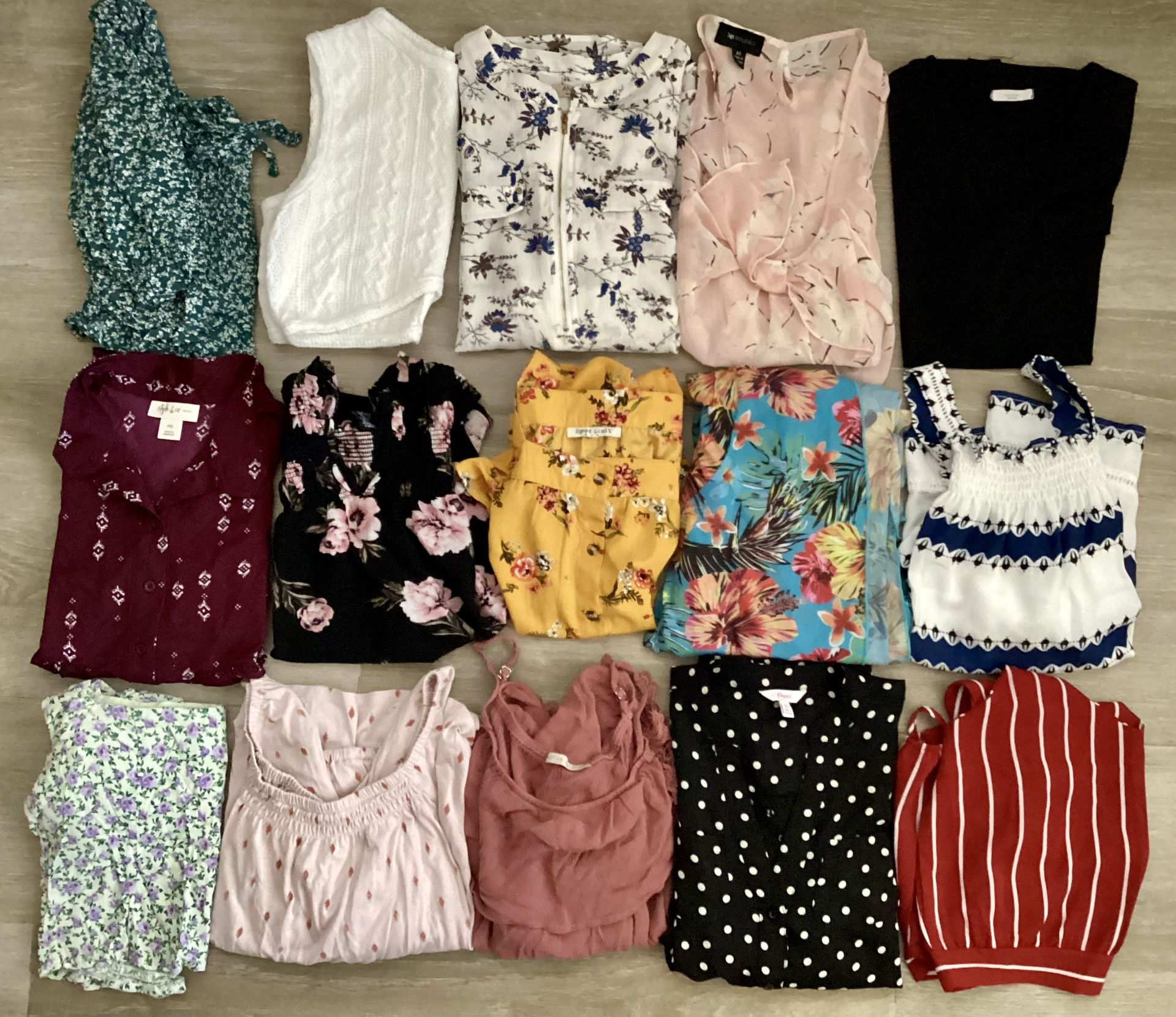 $15 FOR ALL - 15 pieces Lot of Women’s Junior’s Clothing Clothes XS Small T-Shirt Top Shirt Tank Crop