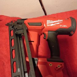 Excelente Condiciones M18 Milwaukee Fuel 16 Ga Finish Nailer TOOL ONLY $195