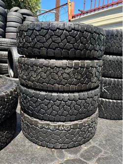 Tengo un Set de llantas en muy buenas condiciones, marca TOYO TIRES LT 285/75R18 instaladas y balanceadas por el mismo precio $380